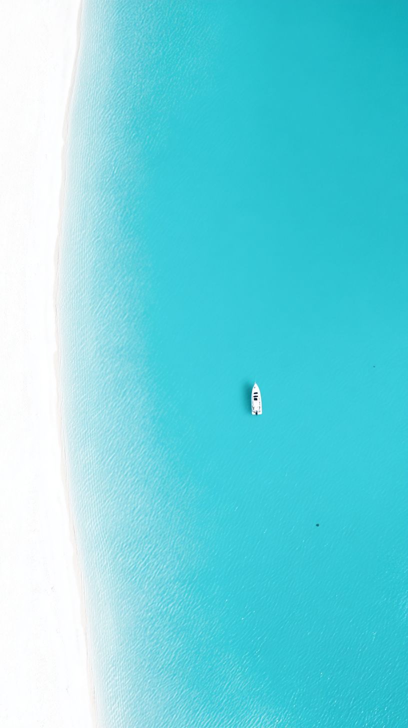 Arte de parede moderna e minimalista com um vasto oceano turquesa e um pequeno iate branco