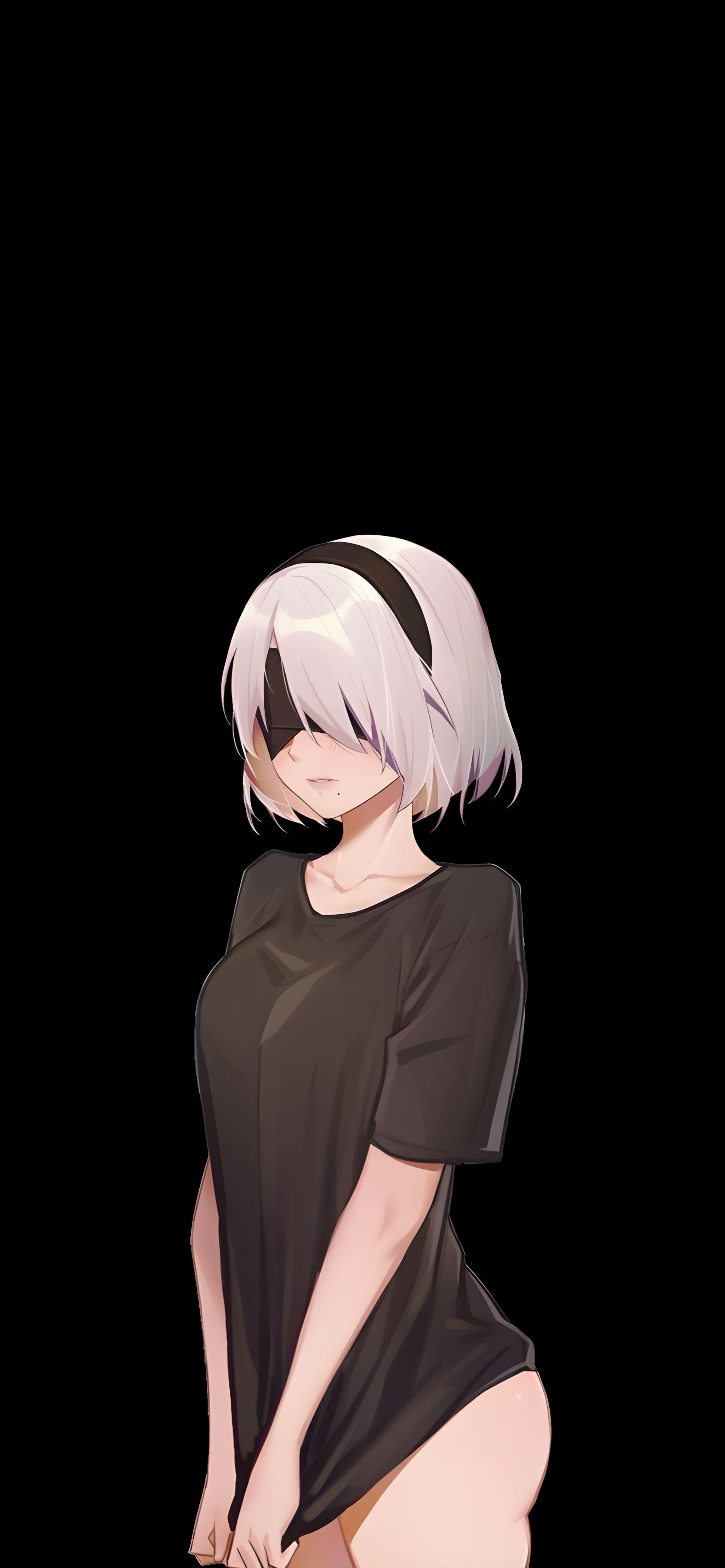 Une fille aux cheveux argentés et les yeux bandés portant un T-shirt noir se tient sur un fond noir dans un fond d'écran d'anime