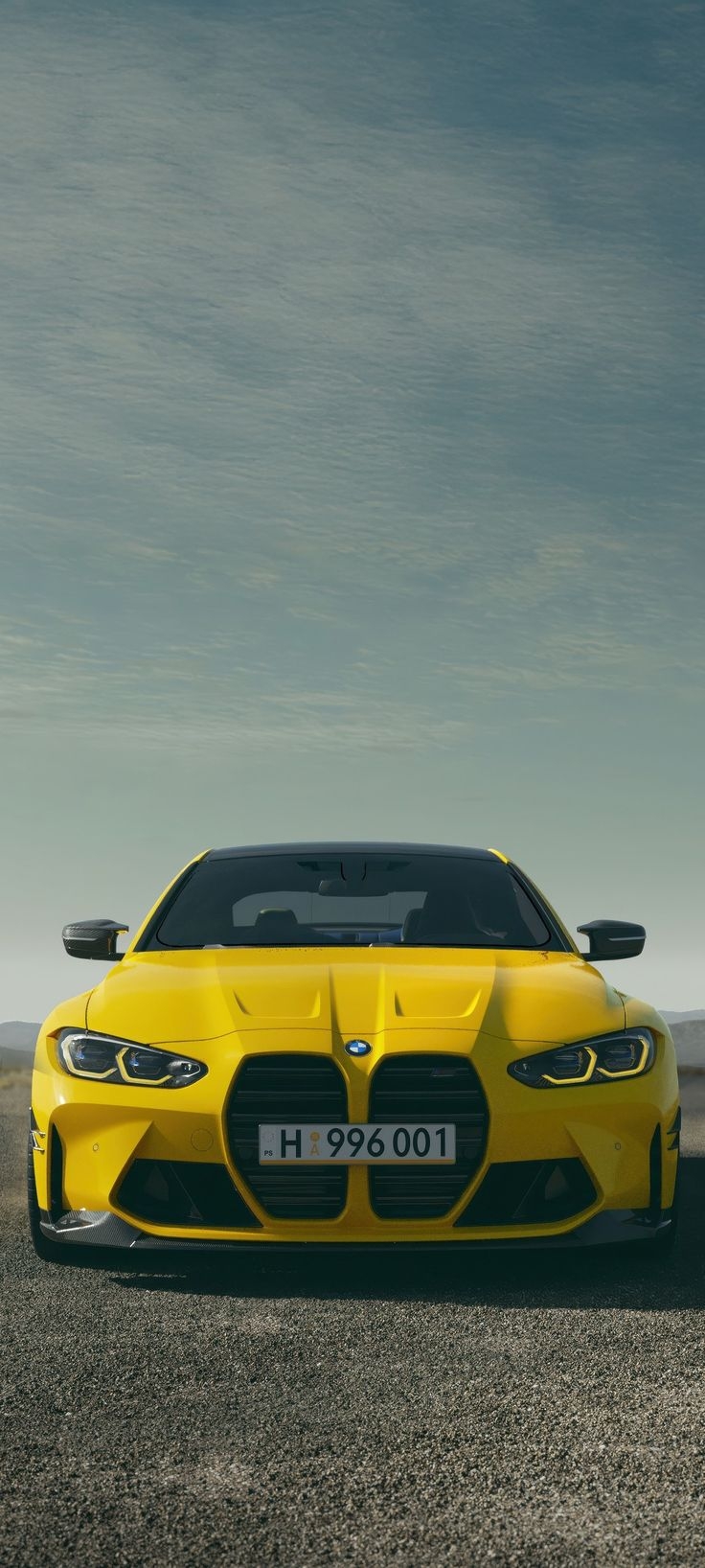 Papel de parede em alta resolução do BMW M4 amarelo, ideal para os amantes da fotografia de automóveis